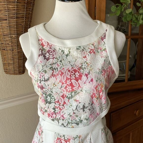 Miss Selfridge Floral Lace Cutout Dress Size 10 - Picture 2 of 11